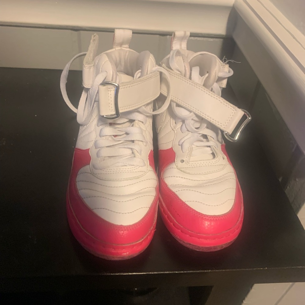 Air Jordan’s youth white & pink girls tennis shoes:5Y very good condition